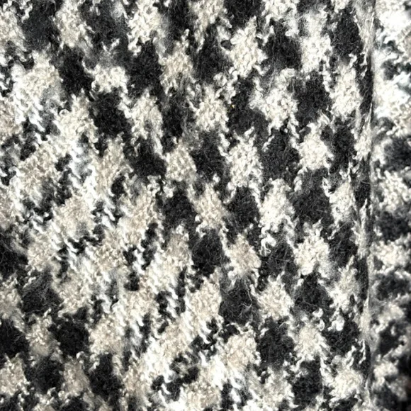 Houndstooth Cape - Picture 4 of 8